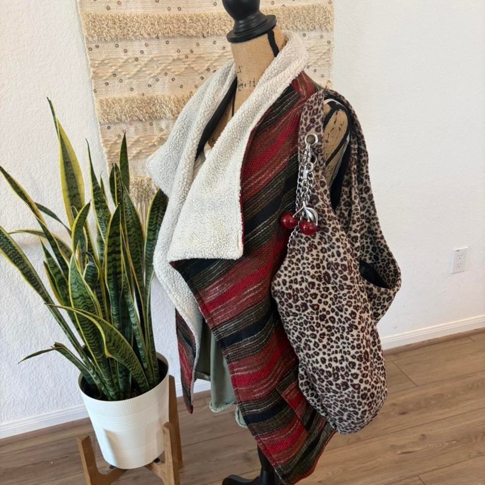 Vintage Y2K Jolt Multicoloured striped vest boho southwestern blanket faux fur‎